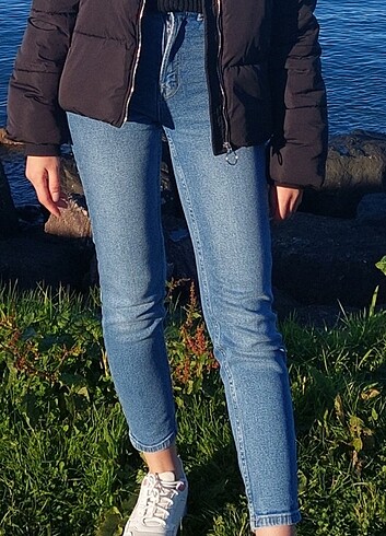 Stradivarius Stradivarius slim mom jean 32 beden.