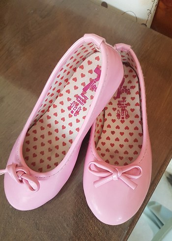 Pembe Fiyonk Detaylı Kız Çocuk Babet