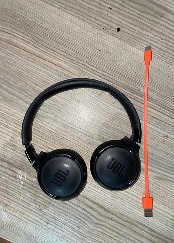 JBL 520BT Kulaklık(+Şarj kablosu)