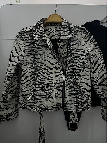 Zebra desenli deri ceket