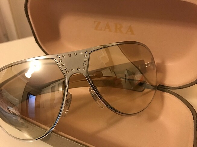 Zara şeffaf gözlük