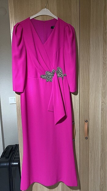 Pembe elbise