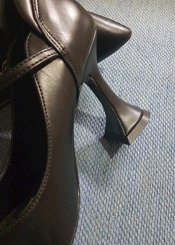 Siyah parlak tasli Tokalı Stiletto - Görsel 3