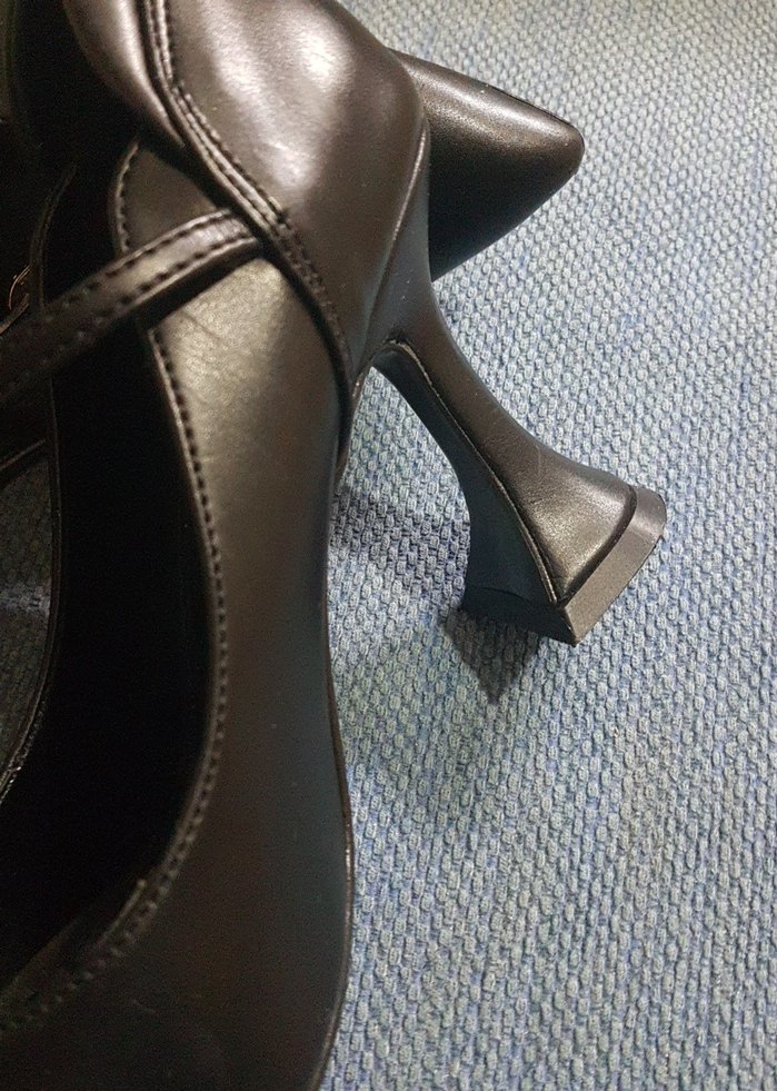 Siyah parlak  tasli  Tokalı Stiletto - Görsel 3