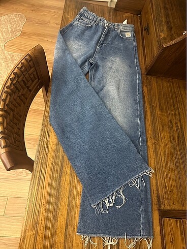 B&g satırdan alındı.tyess marka 12 yaş lacivert jeans