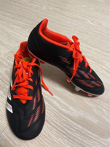 35 Beden siyah Renk Adidas predatör krampon