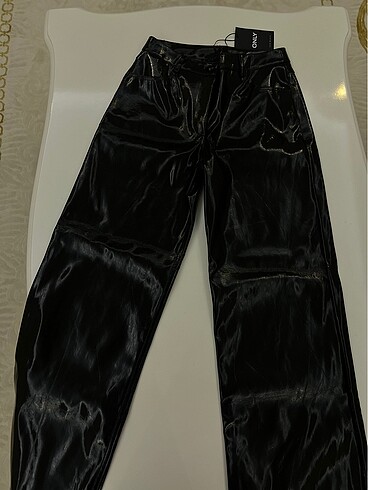 Zara pantolon rugan deri etiketli