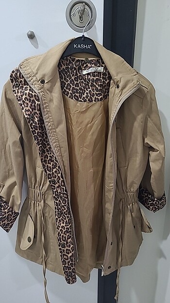 l Beden Leopar detayli trenckot