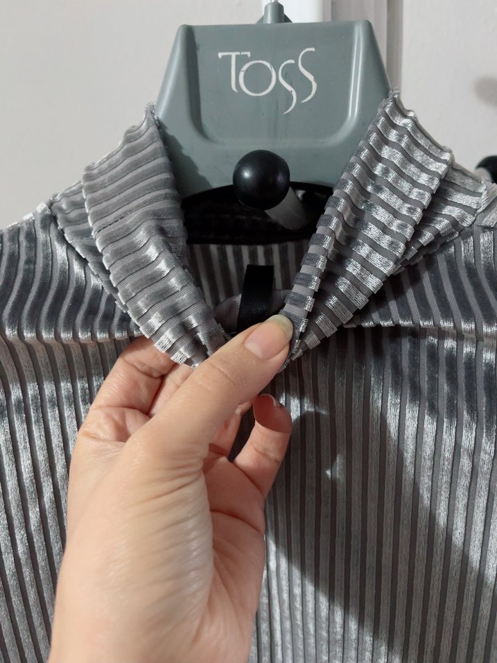 Gri Pilili Kısa Boğazlı Kadın Kazak - Görsel 3