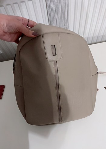 Dikişsiz Bej Deri Kadın Sırt Çantası - Görsel 8