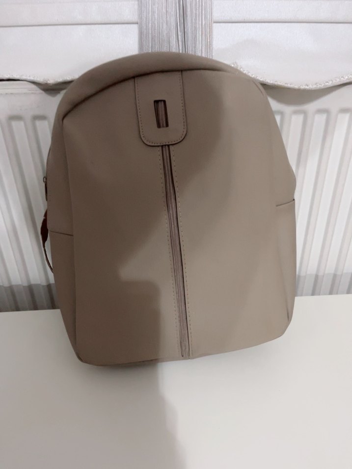 Dikişsiz Bej Deri Kadın Sırt Çantası - Görsel 2