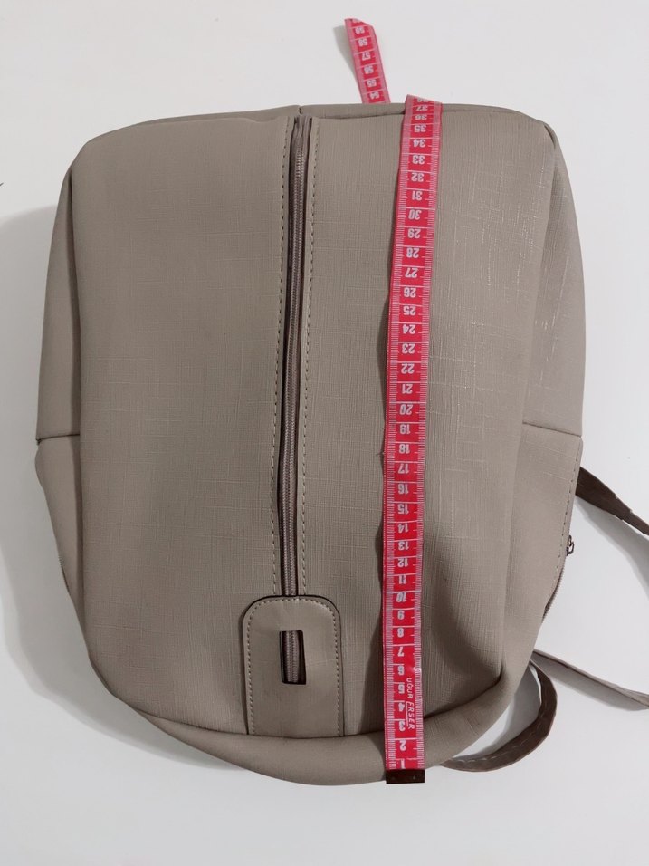 Dikişsiz Bej Deri Kadın Sırt Çantası - Görsel 5