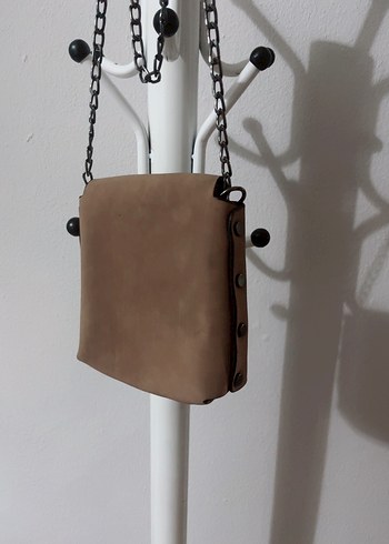 Zincir Detaylı Bej Süet Kadın Çanta - Görsel 2