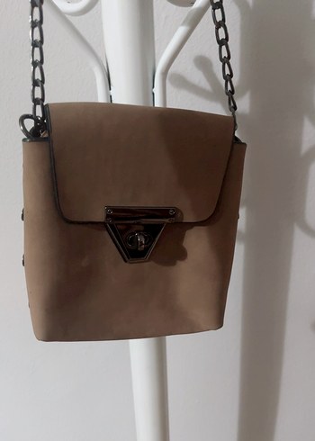 Zincir Detaylı Bej Süet Kadın Çanta - Görsel 3