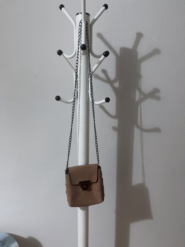 Zincir Detaylı Bej Süet Kadın Çanta - Görsel 4