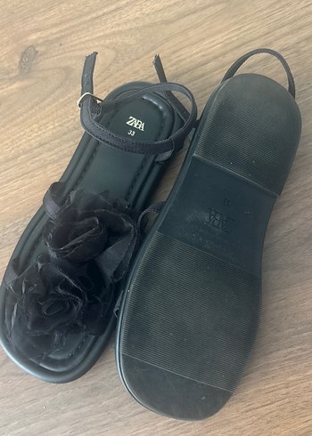 Siyah Çiçekli  Zara marka kız çocuk sandalet - Görsel 4