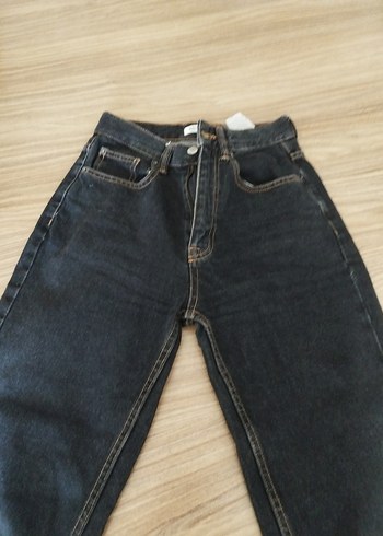 Pull and Bear Kemer Detaylı Kadın Midi Jean Pantolon