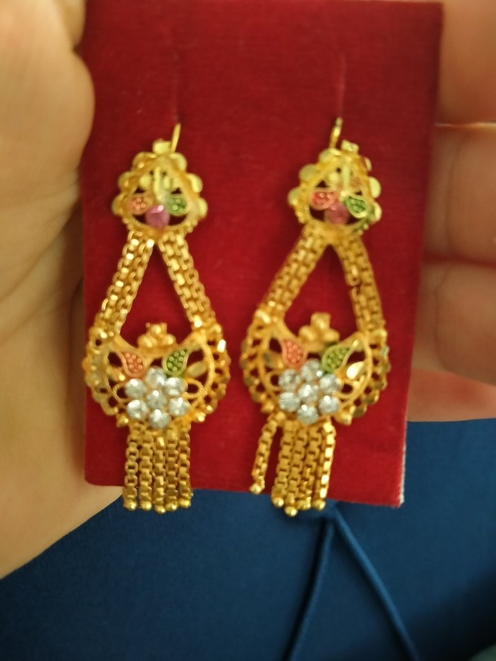 Renkli Püsküllü Altın Renk Düğün Küpeleri - Görsel 3