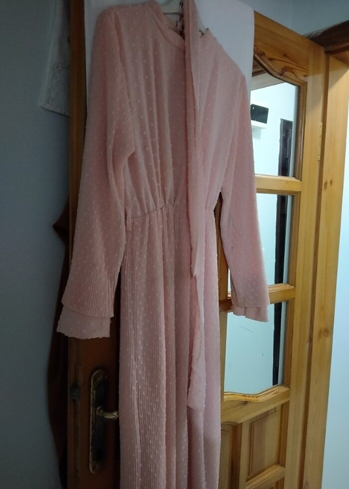 Uzun kadın elbisesi - Görsel 4