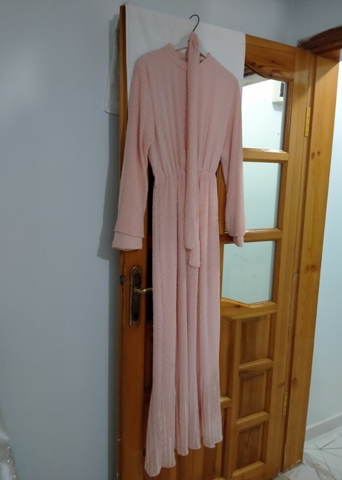 Uzun kadın elbisesi - Görsel 5