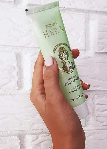1 adet hera parfümlü vücut losyonu farmasi 100 ml