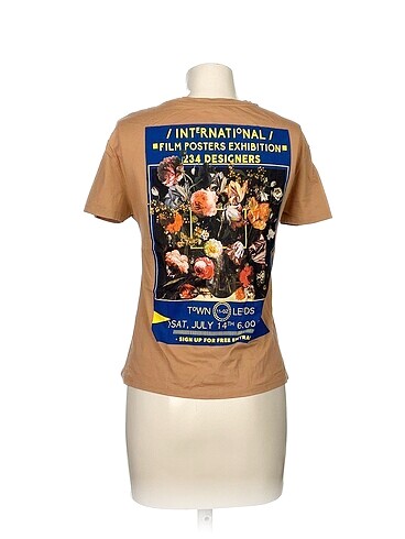s Beden Zara T-shirt %70 İndirimli.