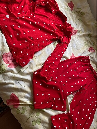 l Beden kırmızı Renk Pijama takımı