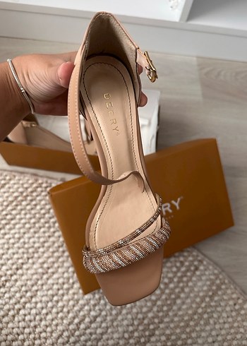 Kadın Bej Kemerli Blok Topuklu Abiye Ayakkabı - Görsel 4