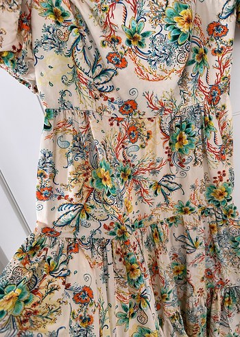 Çiçek Desenli Elbise - Görsel 4