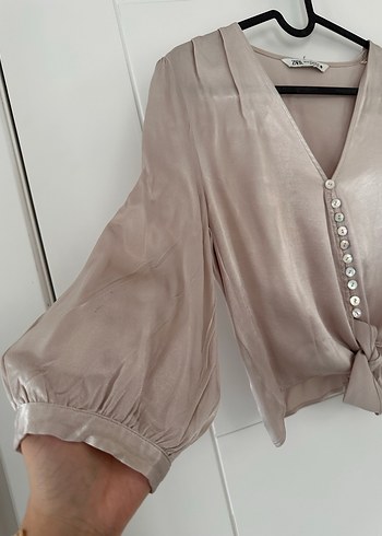 Zara V Yaka Düğmeli Bej Saten Kadın Gömlek - Görsel 3