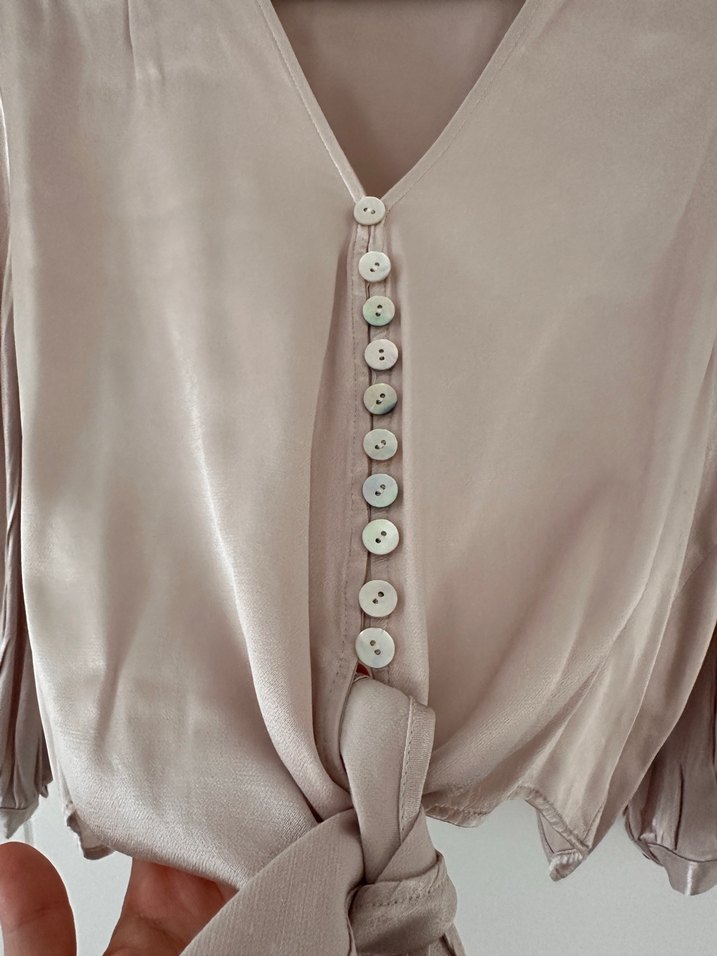 Zara V Yaka Düğmeli Bej Saten Kadın Gömlek - Görsel 2