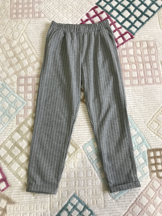 Gri çizgili casual pantolon