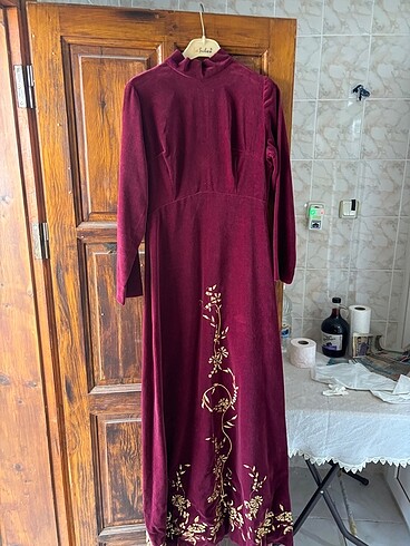 Kadife bindallı elbise