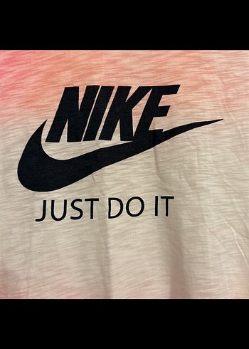 Nike Kız Çocuk Pembe Batik Desenli Tişört - Görsel 2