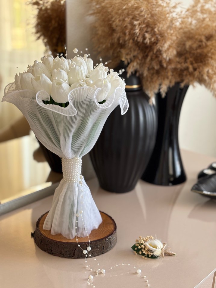 Islak lale gelin buketi - Görsel 2