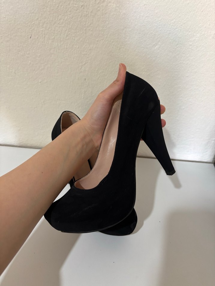 Siyah topuklu ayakkabı - Görsel 2