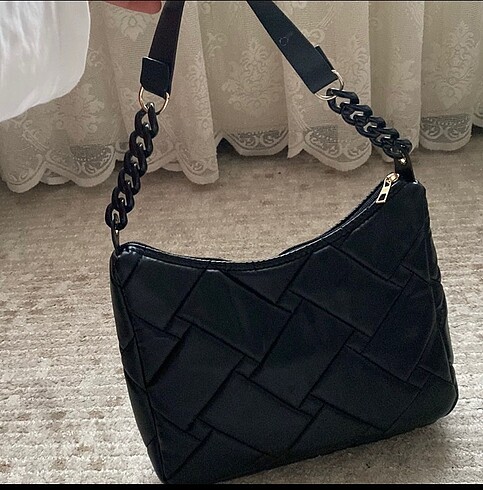 Bershka Siyah kol çantası