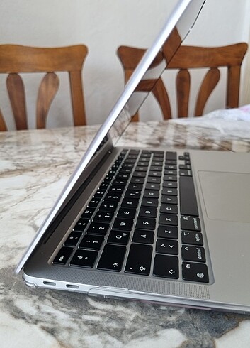 APPLE MacBook Air M1 Bilgisayar 8GB-256GB SSD 13.3inç Gümüş - Görsel 10