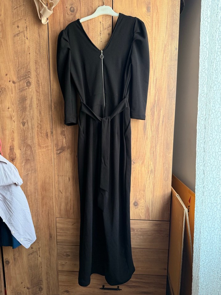 Siyah V Yaka Kemerli Kadın Tulum - Görsel 3