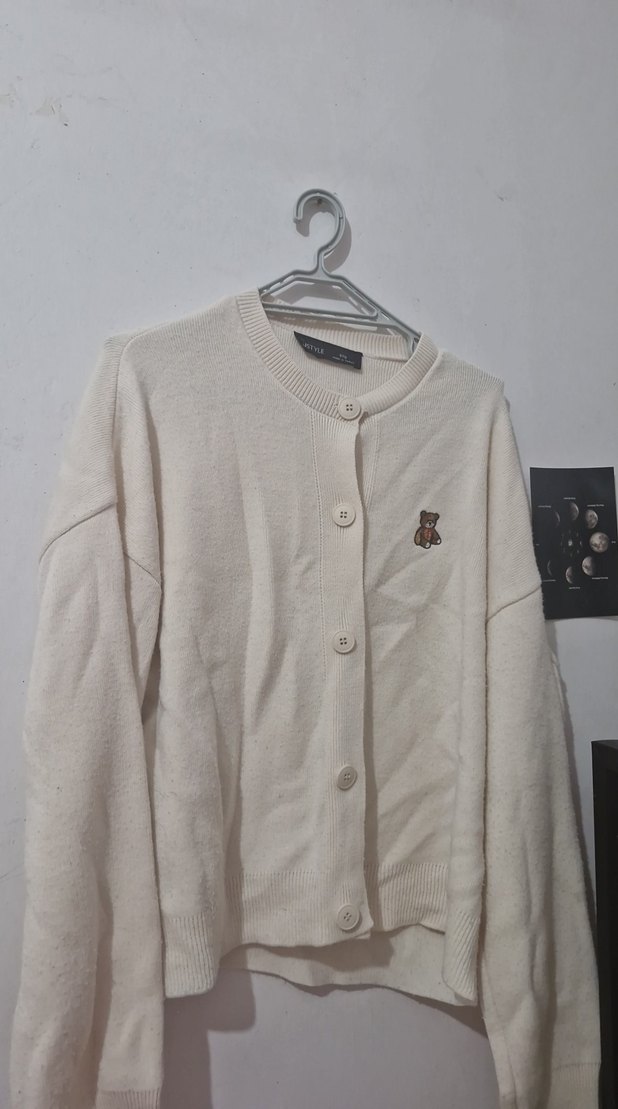 Düğmeli Beyaz Midi Kadın Hırka - Görsel 3