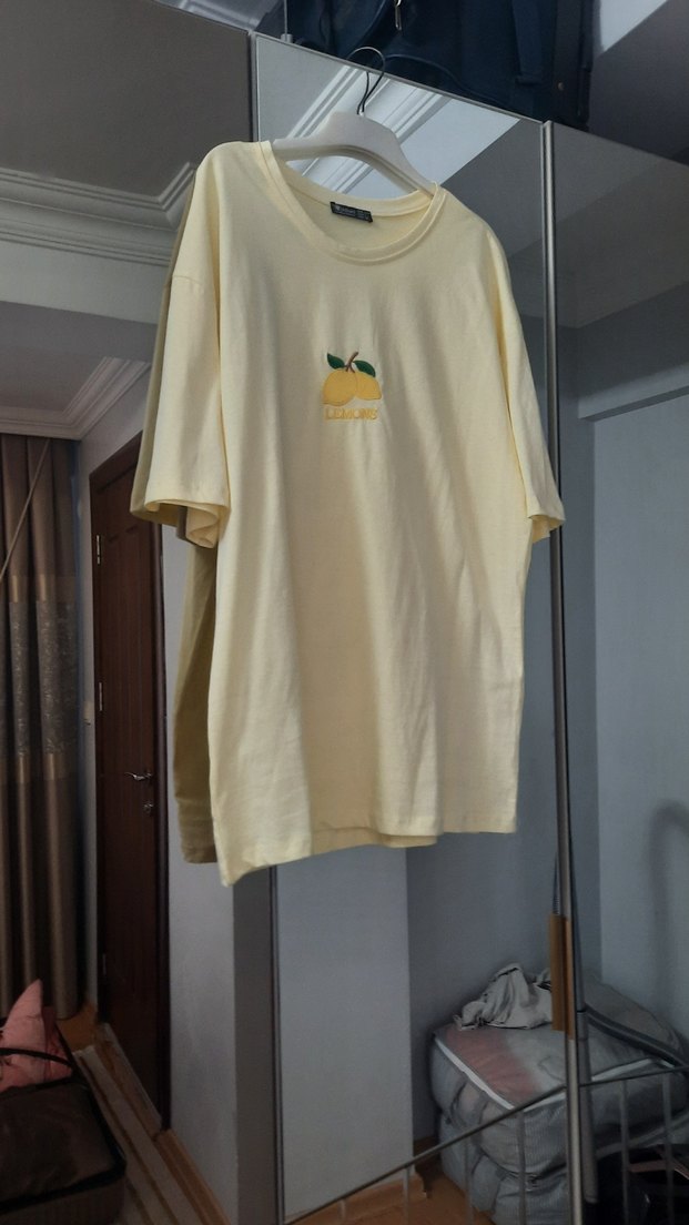 Sarı Baskılı Oversize Kadın Tişört - Görsel 3