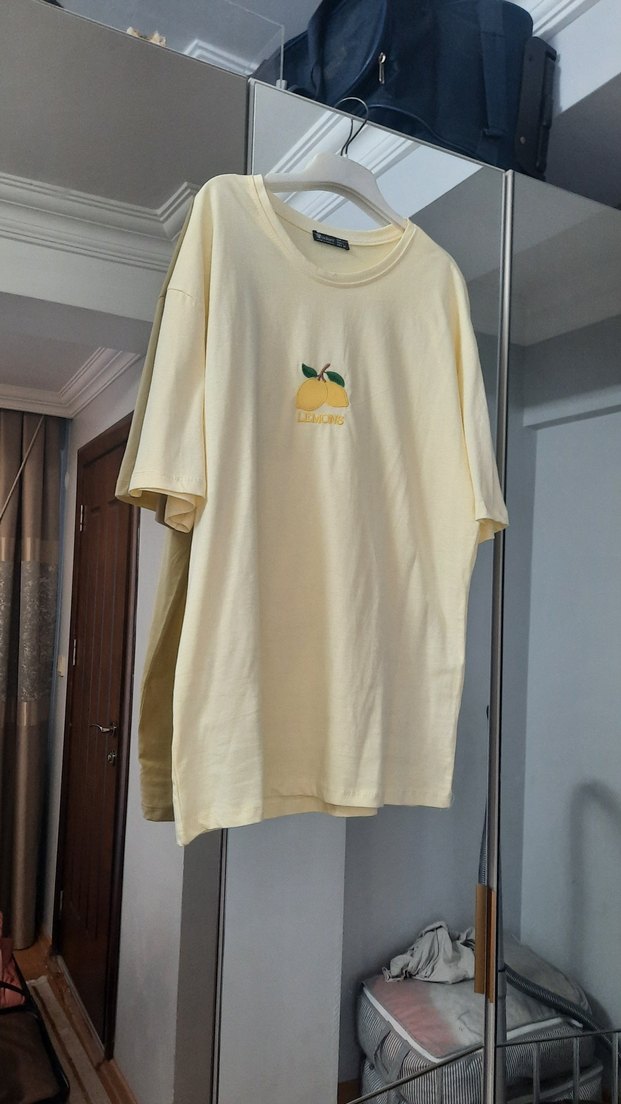 Sarı Baskılı Oversize Kadın Tişört - Görsel 2