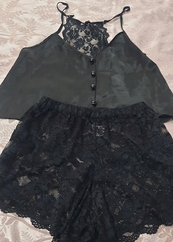 Siyah Dantel Detaylı Mini Gotik Gecelik Takımı
