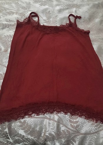 Bordo Dantel Detaylı İpek Görünümlü Askılı Bluz