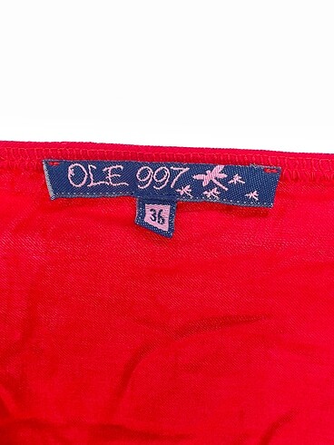 36 Beden kırmızı Renk PreLoved Askılı %70 İndirimli.