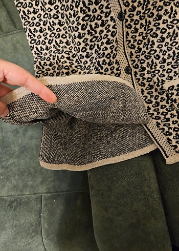 Düğmeli #leopar Desenli V Yaka Kadın Triko Yelek - Görsel 3