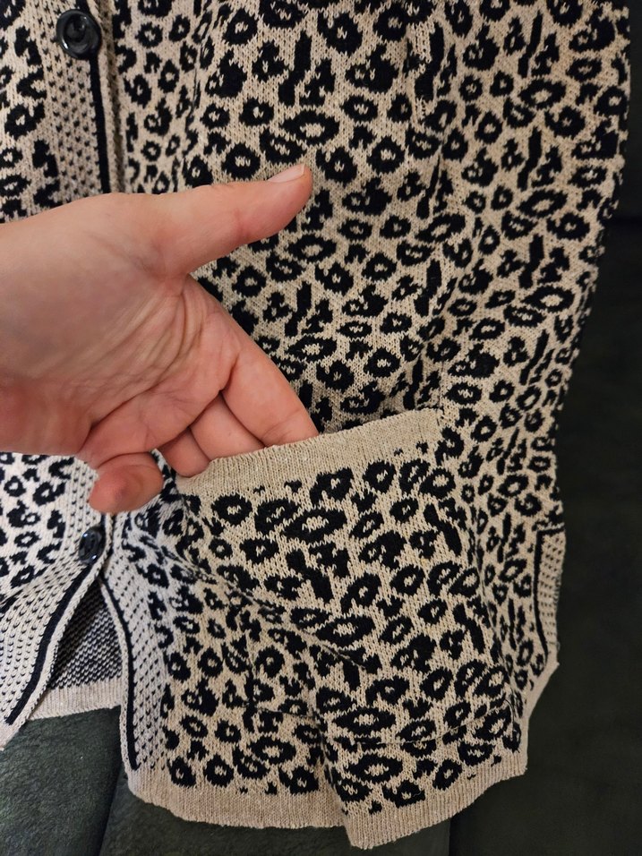 Düğmeli #leopar Desenli V Yaka Kadın Triko Yelek - Görsel 2