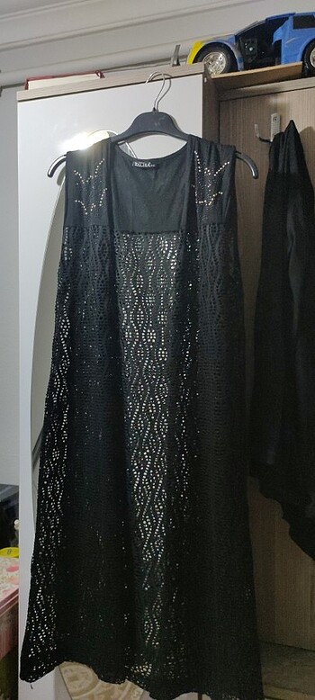 xxl Beden siyah Renk Uzun delikli model yelek boy 102 cm en 46 cm Yeni gibi