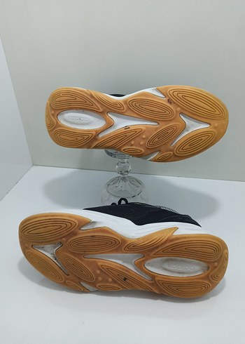 37 Beden Adidas unisex spor ayakkabı