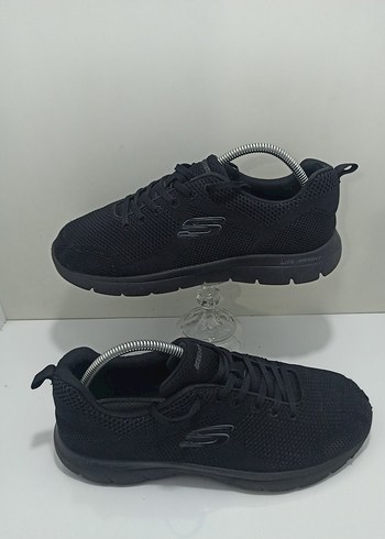 Skechers 42.5